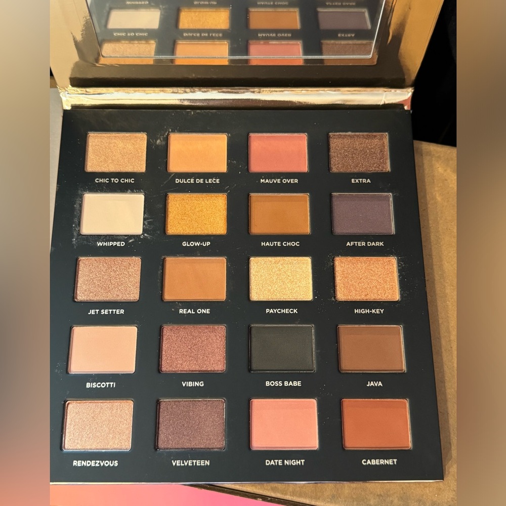 🆕 Iconic London Booming and Gleaming Eyeshadow Palette